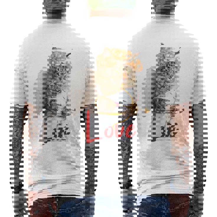 キューピッドコスチュームを着た面白い猫、聖バレンタインの猫の自撮り。 メンズTシャツ バックプリント