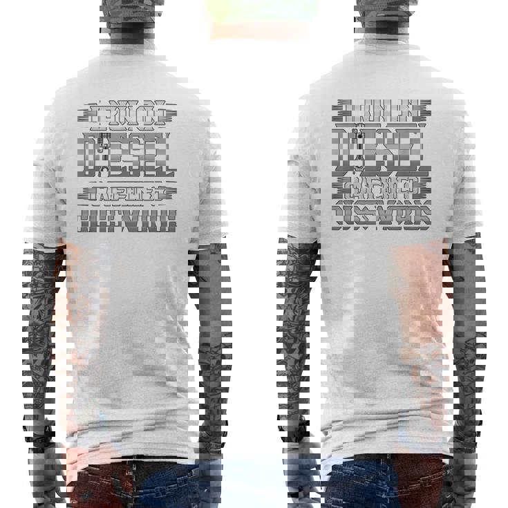 ディーゼルカフェインで走るトラック運転手 メンズTシャツ バックプリント