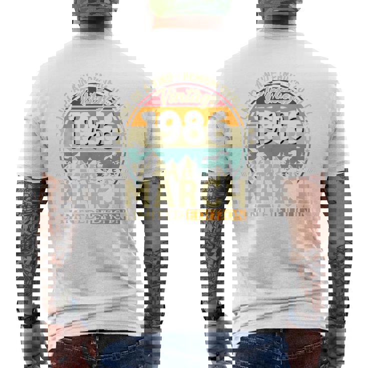 ヴィンテージカー 1986 年3月 40 歳の誕生日 1986 年のクラシックカー メンズTシャツ バックプリント