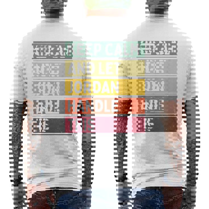 落ち着いて、ジョーダンにこの面白いレトロな引用を任せてください メンズTシャツ バックプリント