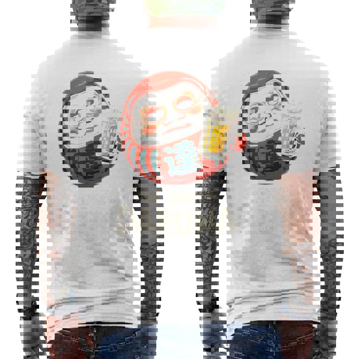 酔っぱらい だるま 日本の漢字 お土産 ビール アート 日本 ユーモア メンズTシャツ バックプリント