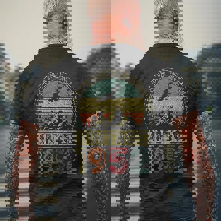 1952年ヴィンテージ、限定版、74歳の誕生日、74歳 メンズTシャツ バックプリント 高齢者への贈り物