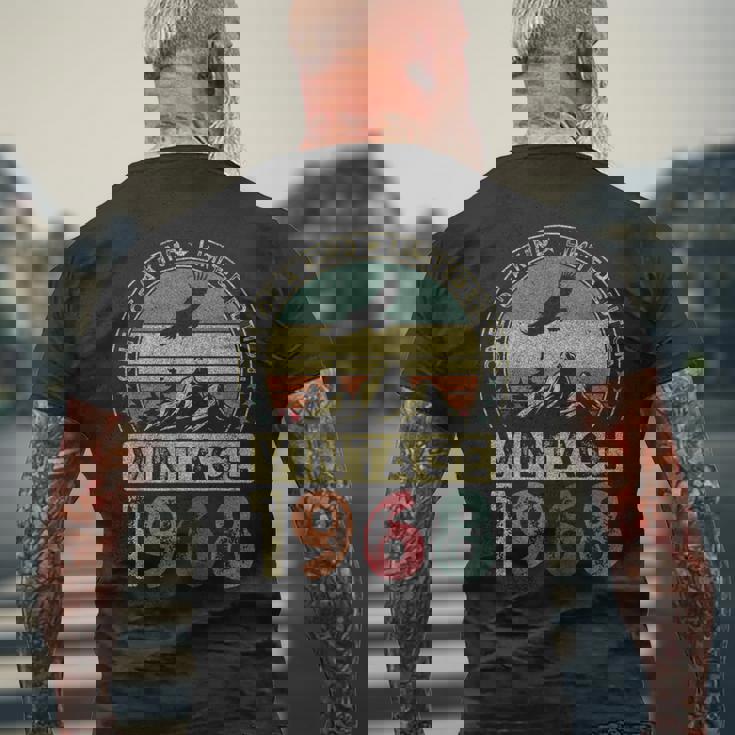 1968年ヴィンテージ、限定版、58歳の誕生日、58歳 メンズTシャツ バックプリント 高齢者への贈り物