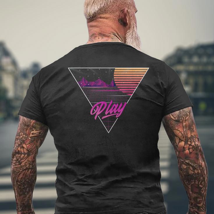 1980年代ynthwave ギフトtシャツ ゲーマーtシャツ レトロスタイリング メンズTシャツ バックプリント 高齢者への贈り物