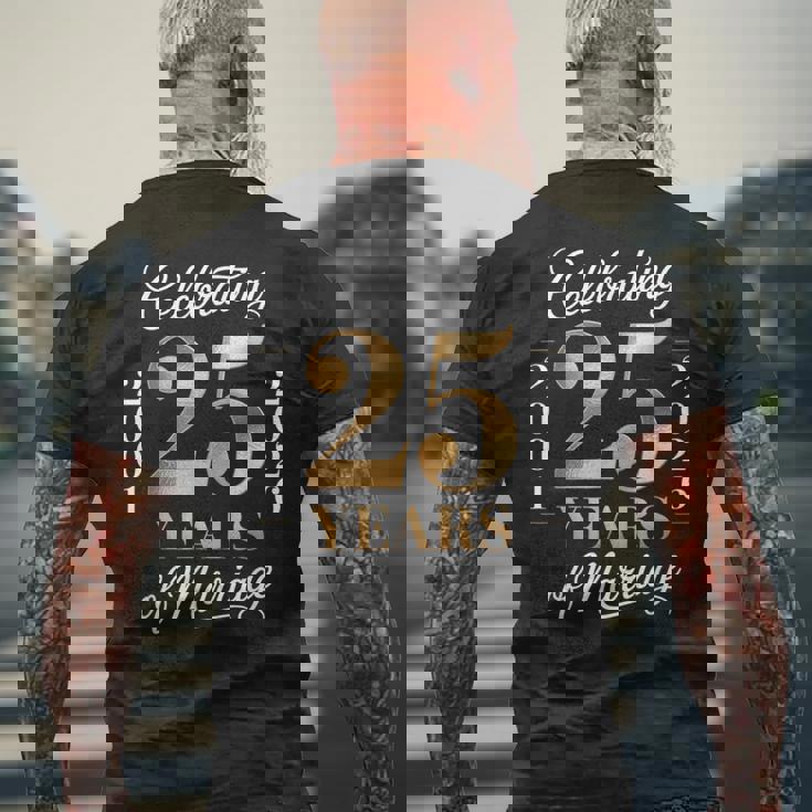 2001 年から 2026 年までのカップルの結婚 25 周年を祝う メンズTシャツ バックプリント 高齢者への贈り物