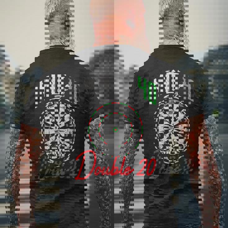 40歳の誕生日ダーツプレーヤー 40歳ダーツ メンズTシャツ バックプリント 高齢者への贈り物