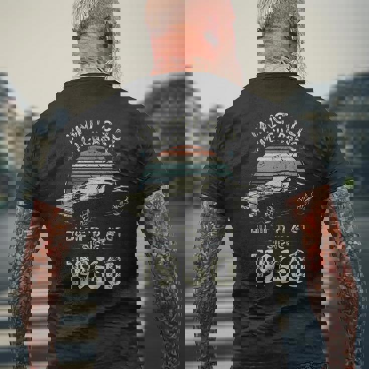 66歳の誕生日 1960年クラシックカー メンズTシャツ バックプリント 高齢者への贈り物