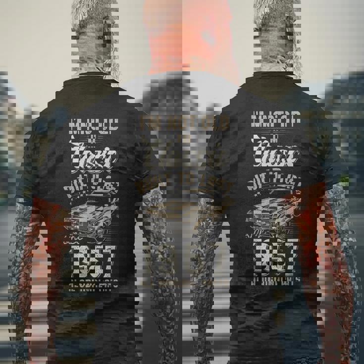 69歳の誕生日 1957年生まれのクラシックカー メンズTシャツ バックプリント 高齢者への贈り物