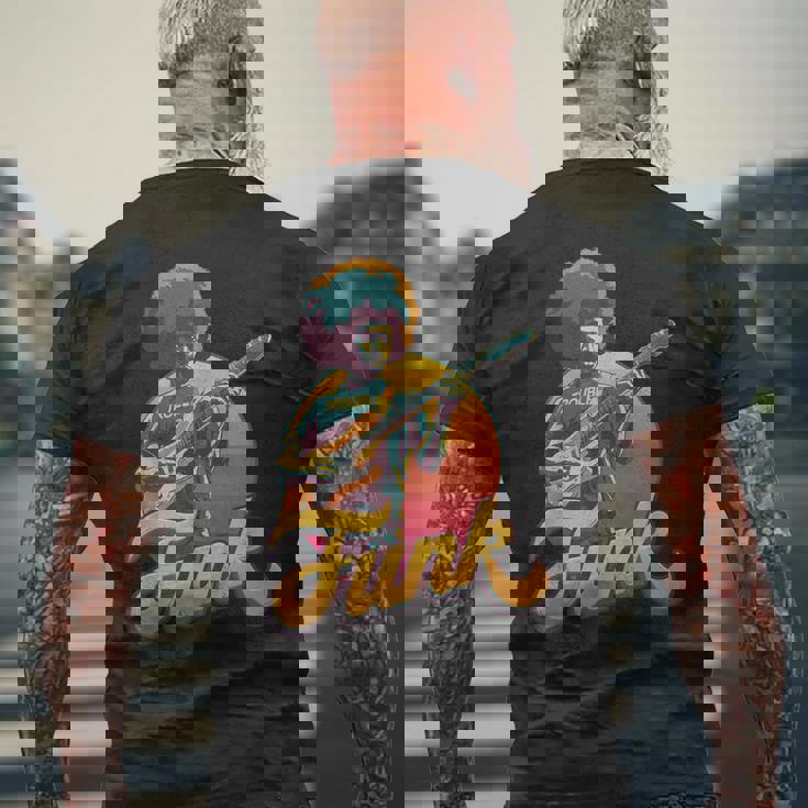 70年代レトロ・ファンク・アフロ・バンド・ギタリスト ジャズ・ファンク&ソウル メンズTシャツ バックプリント 高齢者への贈り物