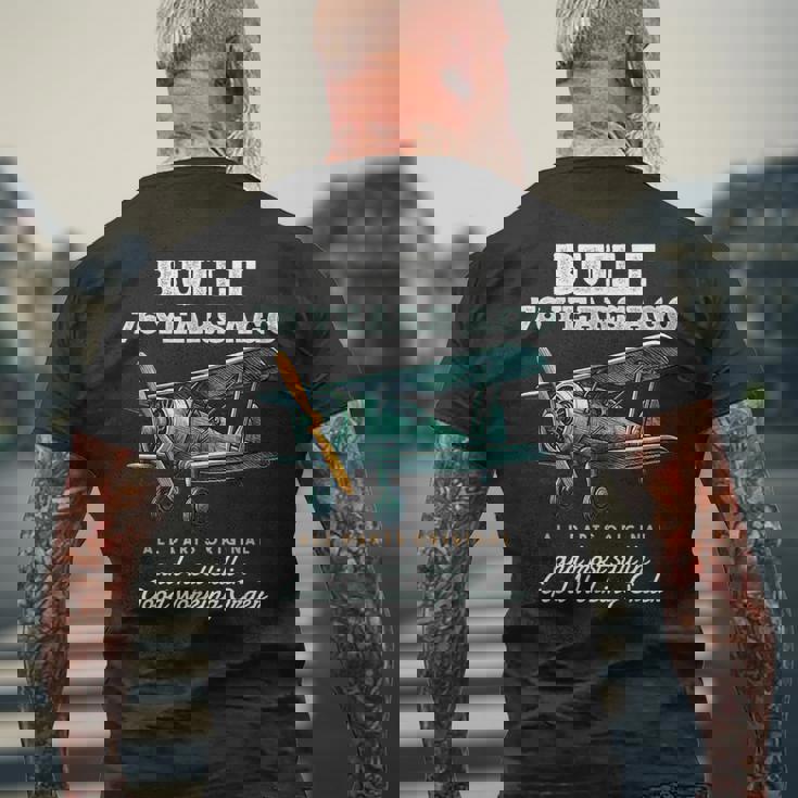 76年前に建てられた古いヴィンテージ飛行機76歳の誕生日男性。 メンズTシャツ バックプリント 高齢者への贈り物