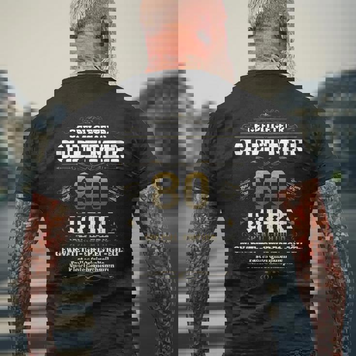 80 歳の誕生日 男性 オールドタイマー ヴィンテージ 1946 面白い メンズTシャツ バックプリント 高齢者への贈り物