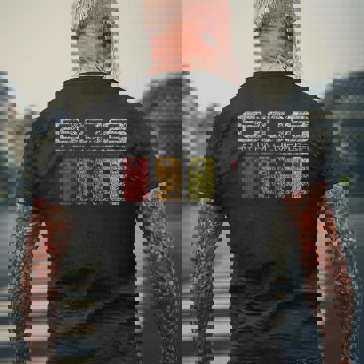 808 レトロスタイルのリズムコンポーザー 電子ドラムマシン Tr メンズTシャツ バックプリント 高齢者への贈り物