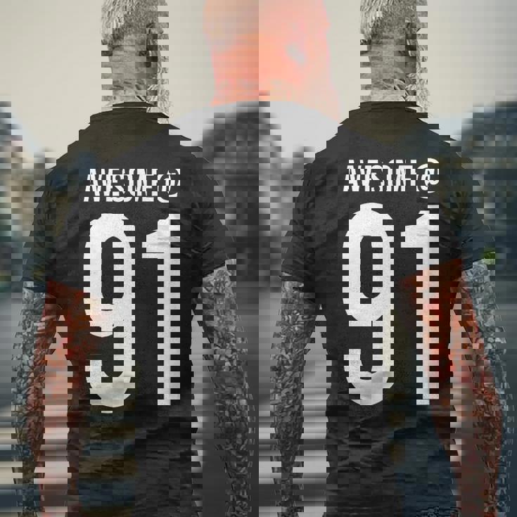 91歳で素晴らしい 面白い91歳の誕生日のお祝い。 メンズTシャツ バックプリント 高齢者への贈り物