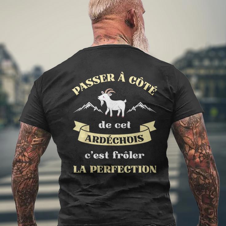 Ardéchois Perfection Humour Ardèche Homme Chèvre Drôle T-shirt imprimé au dos Cadeaux pour les vieillards
