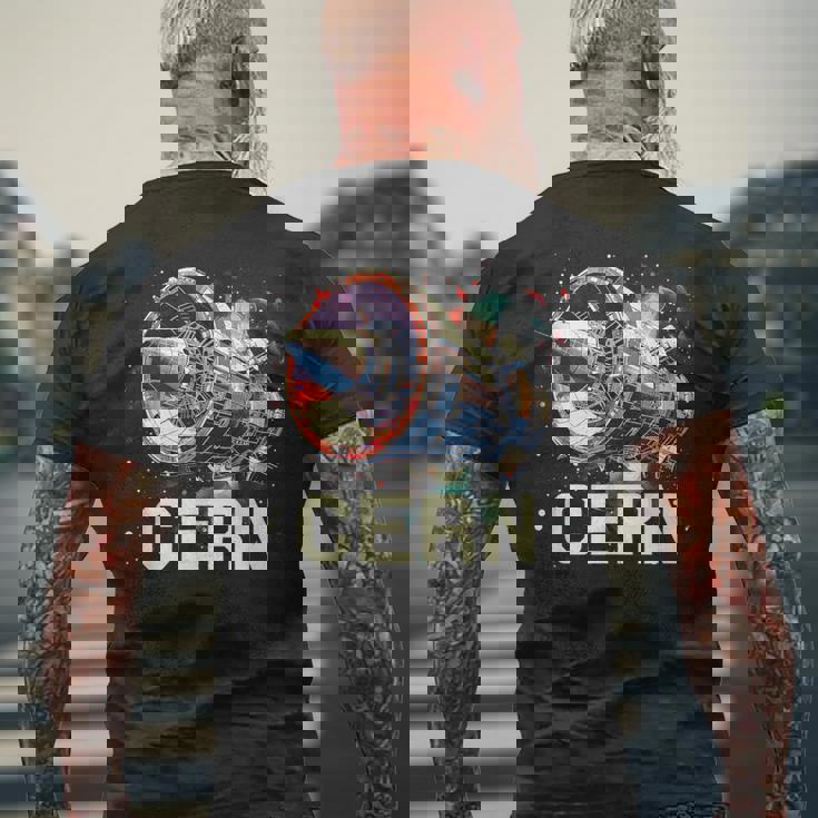 Cern 大型ハドロン衝突型加速器 レトロ素粒子物理空間 メンズTシャツ バックプリント 高齢者への贈り物