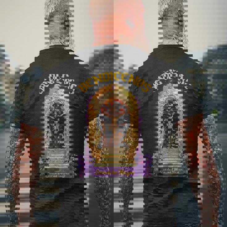 Eleñor De Los Milagros Is The Patron Of Peruvian Lima Peru メンズTシャツ バックプリント 高齢者への贈り物