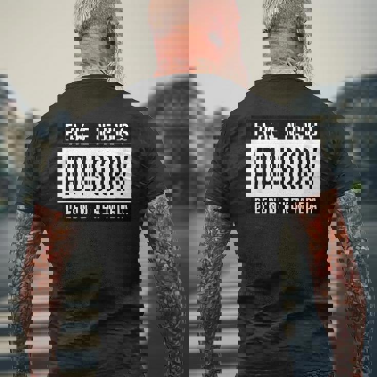 Fake News Advisory Defund The Media メンズTシャツ バックプリント 高齢者への贈り物