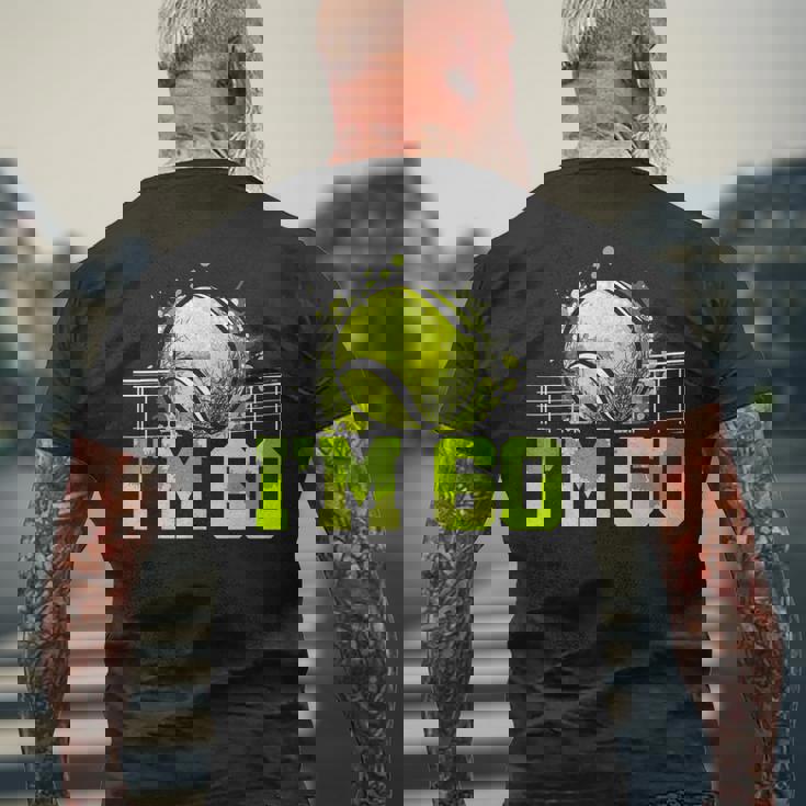 I'm 60 ラケット スポーツ テニス 選手 大人 還暦 メンズTシャツ バックプリント 高齢者への贈り物