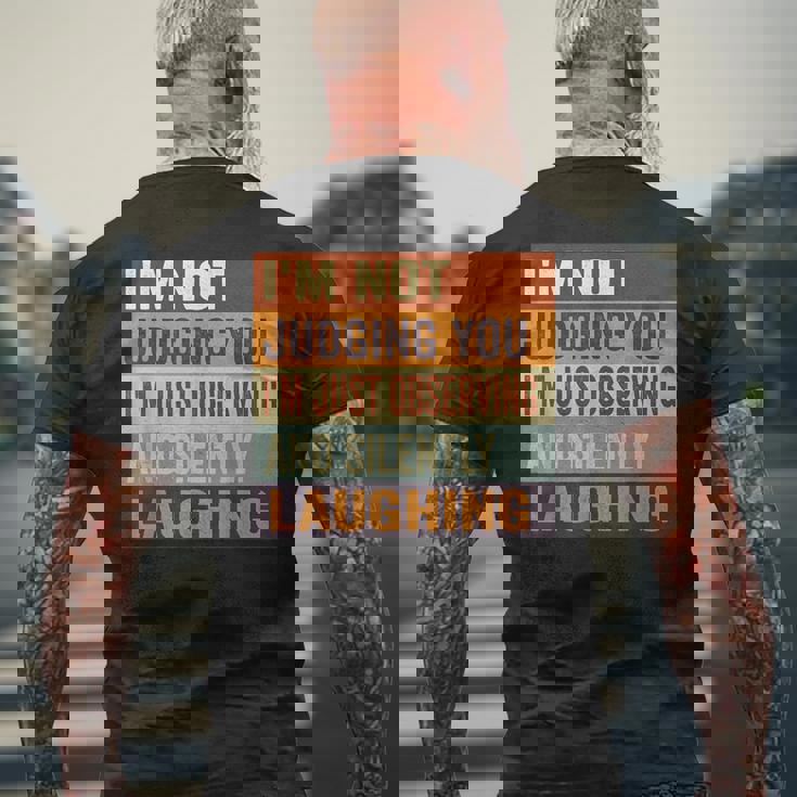 I'm Not Judging You I'm Just Observing Andilently メンズTシャツ バックプリント 高齢者への贈り物