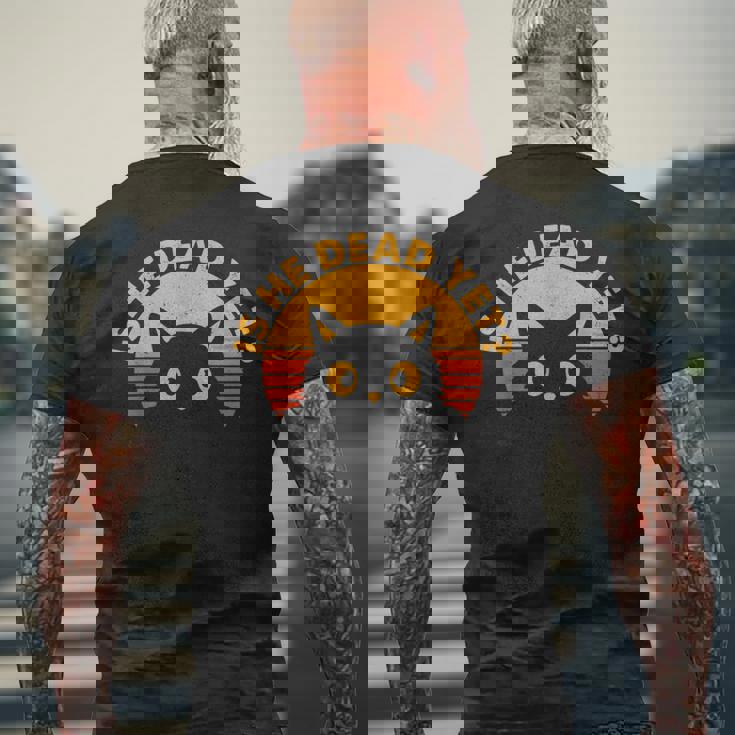 Is-He-Vintage-Dead-Yet 猫 メンズTシャツ バックプリント 高齢者への贈り物