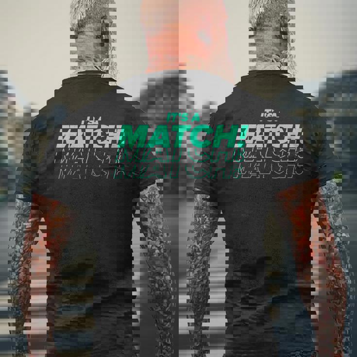 It's A Match Tinder デートフックアップ シングル用 面白い メンズTシャツ バックプリント 高齢者への贈り物