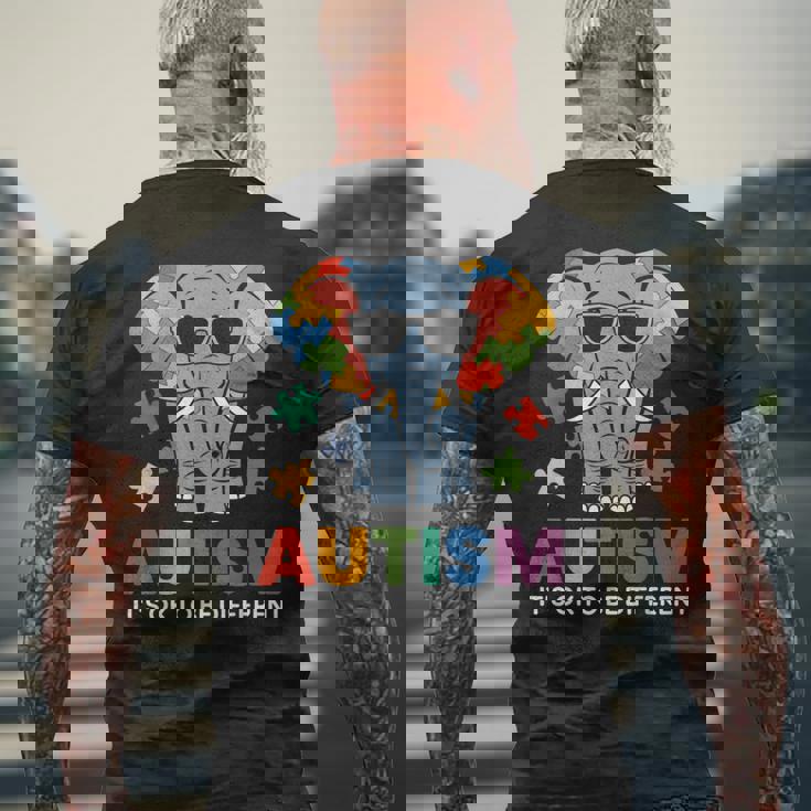 It's Ok To Be Different Awareness Elephant メンズTシャツ バックプリント 高齢者への贈り物