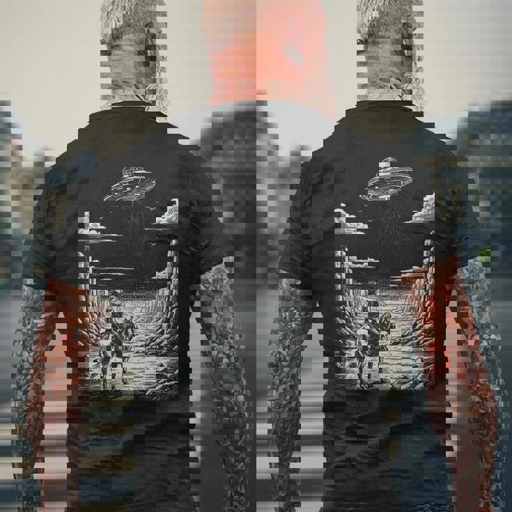 Lone Cowboy Watching Ufo 空飛ぶ円盤 キャニオン メンズTシャツ バックプリント 高齢者への贈り物