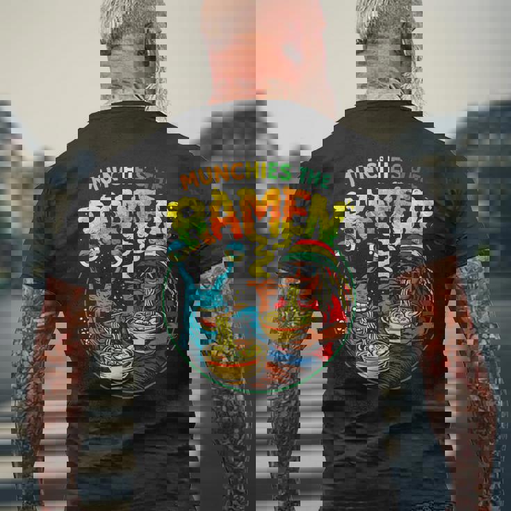 Munchies ラーメンを食べるエイリアン ドレッドヘアアート メンズTシャツ バックプリント 高齢者への贈り物