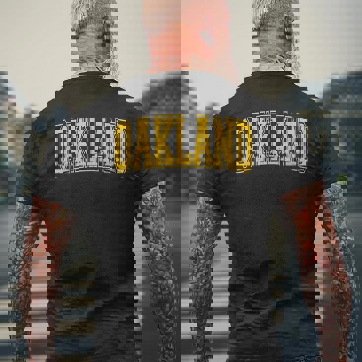 Oaklandarsityports アスレチックジャージスタイル メンズTシャツ バックプリント 高齢者への贈り物