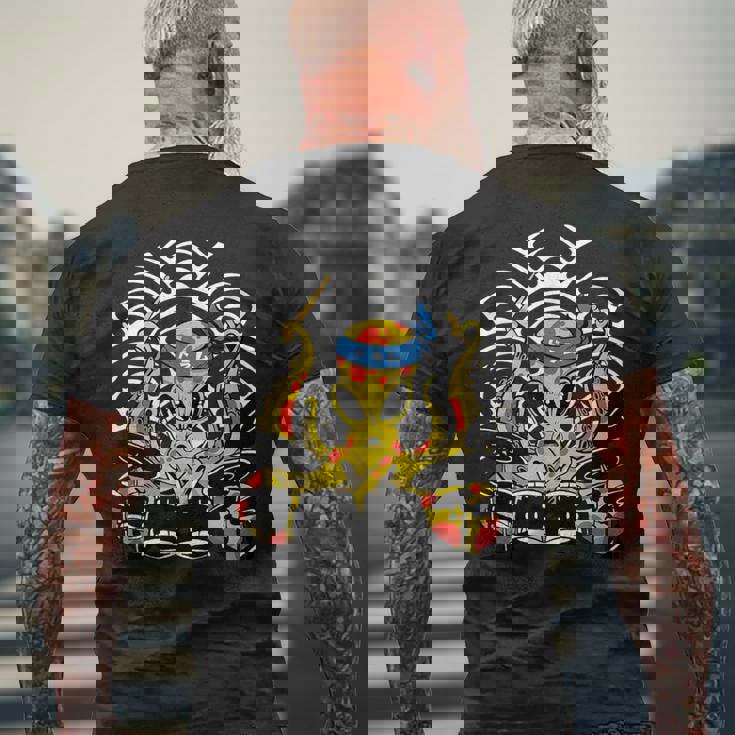 Retro Drumsticks Drummer Drums Hand メンズTシャツ バックプリント 高齢者への贈り物