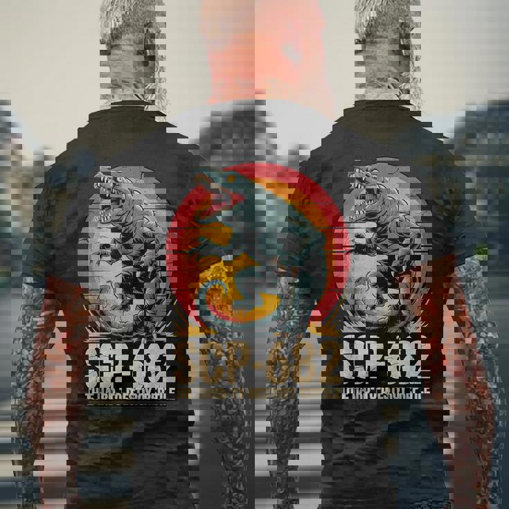Scp-682 破壊しづらい爬虫類モンスターcpファンデーション メンズTシャツ バックプリント 高齢者への贈り物