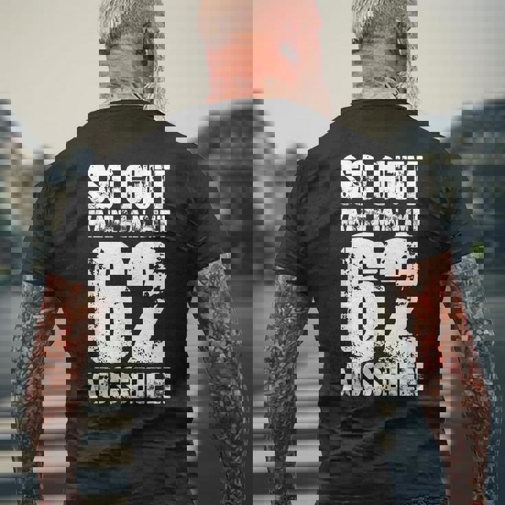 So Gut Kann Mit 62 Aussehen 62歳 男 還暦 メンズTシャツ バックプリント 高齢者への贈り物