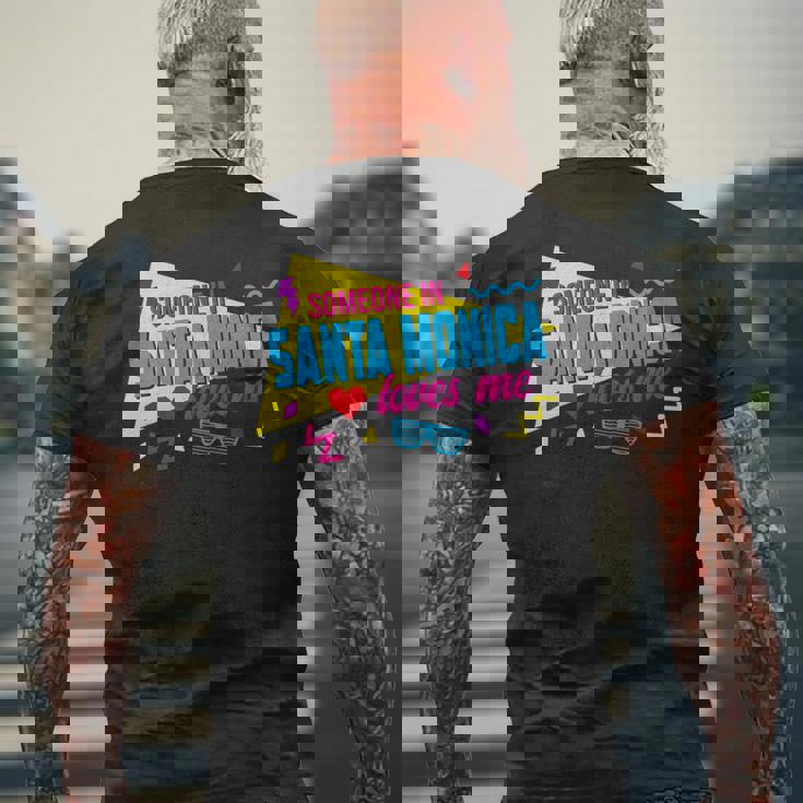 Someone Inanta Monica Loves Me 80S サンタモニカの誰かが私に80年代を愛しています 長袖tシャツ メンズTシャツ バックプリント 高齢者への贈り物