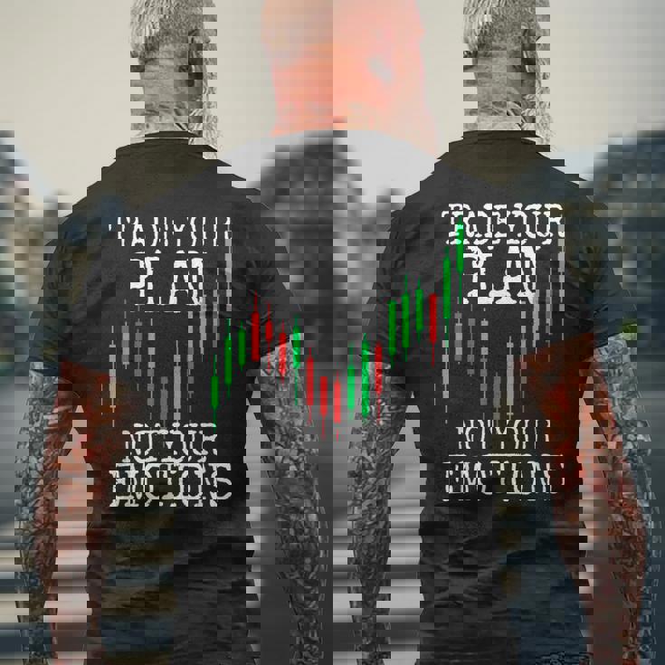 Trade Your Plan Not Your Emotions トレーディング投資家トレーダー株式証券取引所 メンズTシャツ バックプリント 高齢者への贈り物