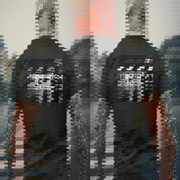 Urban Motion Monochrometreet Photography メンズTシャツ バックプリント 高齢者への贈り物