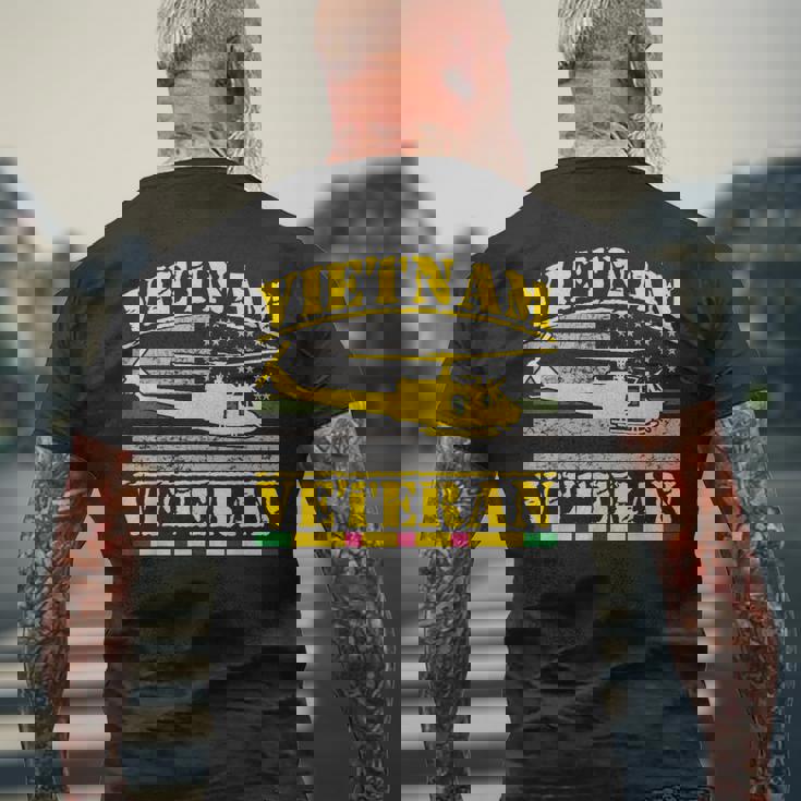 Vietnameteran Uh -1 Huey Helicopter Crew メンズTシャツ バックプリント 高齢者への贈り物