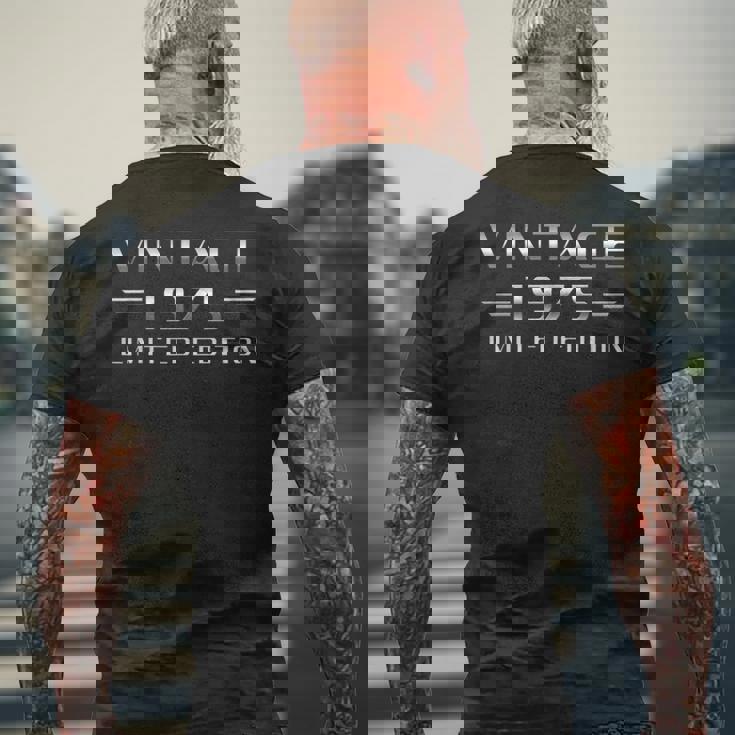 Vintage 1975 51歳の誕生日 クラシックカー メンズTシャツ バックプリント 高齢者への贈り物