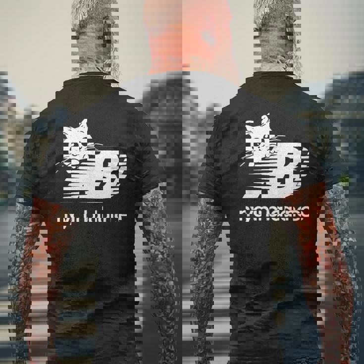 「Nyan Balance」ニャンバランス グラフィック かわいい ねこ メンズTシャツ バックプリント 高齢者への贈り物