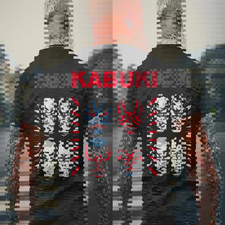 【歌舞キッス！架空の 歌舞伎メイク ロック バンド】グラムロック ヘビメタ ツアー 音楽 面白 おもしろ ネタ 衣装 メンズTシャツ バックプリント 高齢者への贈り物