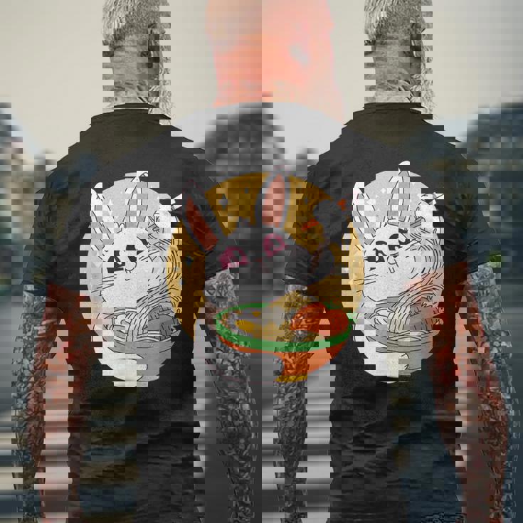 かわいい ウサギ 食べる ラーメン 漫画 カワイイ 食べ物 好き メンズTシャツ バックプリント 高齢者への贈り物