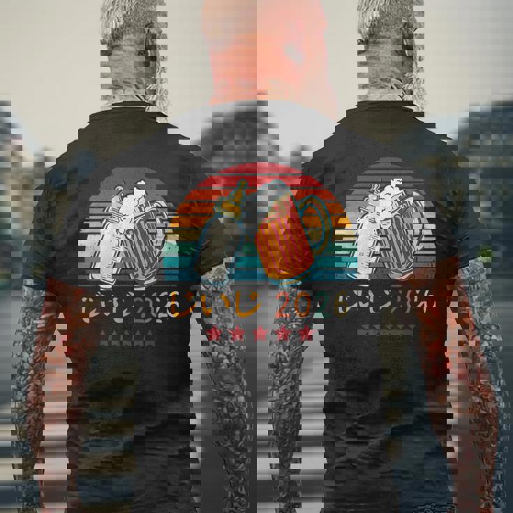 じいじ2026・おじいちゃんお知らせ・新生児のおじいちゃん・プレおじいちゃん メンズTシャツ バックプリント 高齢者への贈り物