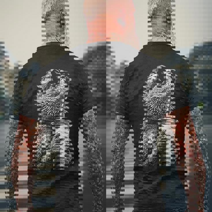 ひげを生やしたドラゴン 飲むアイスコーヒー 面白い動物 ミーム グランジ メンズTシャツ バックプリント 高齢者への贈り物