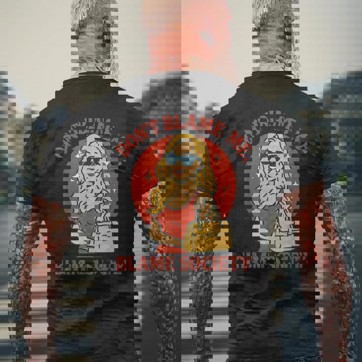 わたしじゃない 社会のせい レトロガール メンズTシャツ バックプリント 高齢者への贈り物