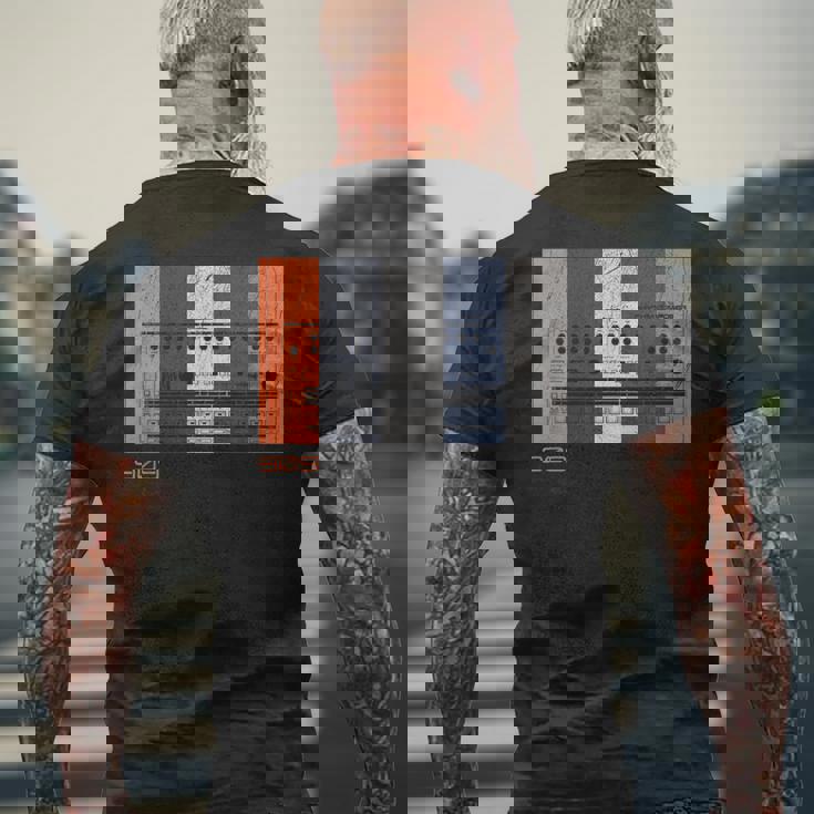 アナログ ドラム マシン レトロ シンセ ヴィンテージ 909 メンズTシャツ バックプリント 高齢者への贈り物