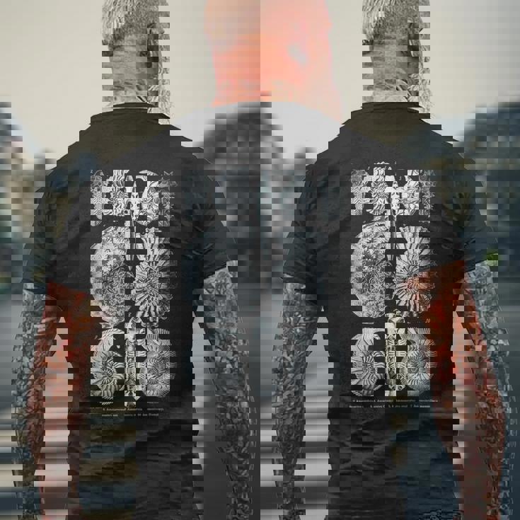 アンモナイト化石 地質学者 古生物学者研究 古生物学 メンズTシャツ バックプリント 高齢者への贈り物