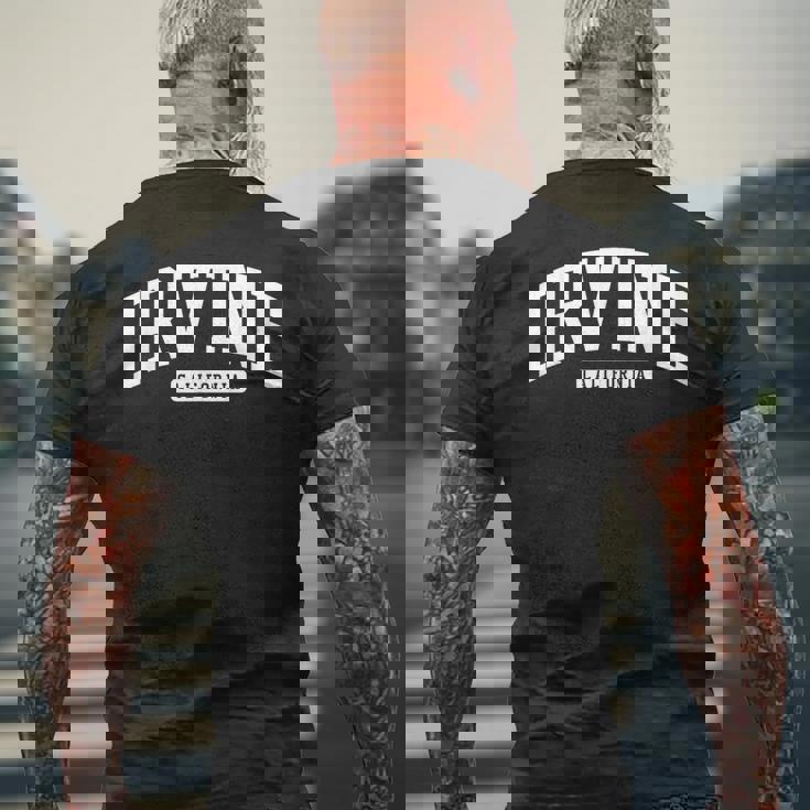 アーバインカリフォルニアカリフォルニア大学大学スタイル メンズTシャツ バックプリント 高齢者への贈り物