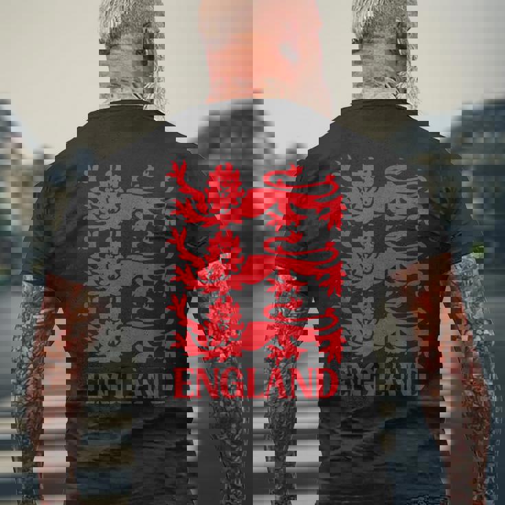 イングランドのスポーツファンのためのイングリッシュフットボールサッカーグラフィック メンズTシャツ バックプリント 高齢者への贈り物