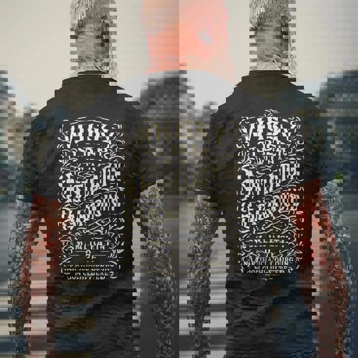 ウイスキーはスコッチと言う蒸留の背景を持つビール 長袖tシャツ メンズTシャツ バックプリント 高齢者への贈り物