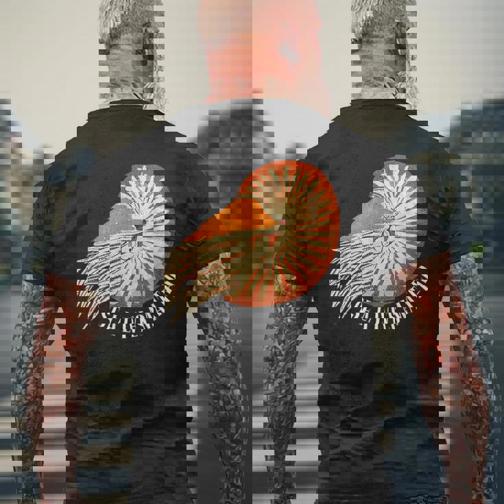 オウムガイ 海の生き物 太古の時代 海を救う メンズTシャツ バックプリント 高齢者への贈り物