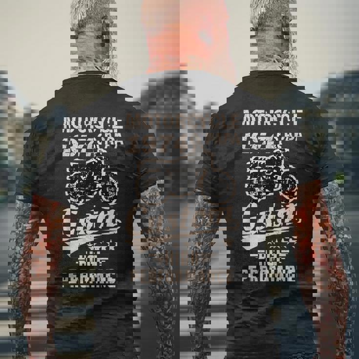 オートバイ バイク 2輪車 お父さん 祖父 1974年 生まれ 誕生日 ヴィンテージ 服 メンズTシャツ バックプリント 高齢者への贈り物